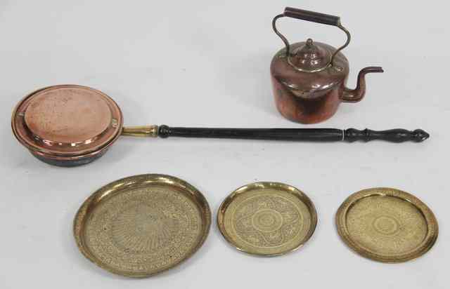 Appraisal: A copper warming pan with turned wood handle a copper