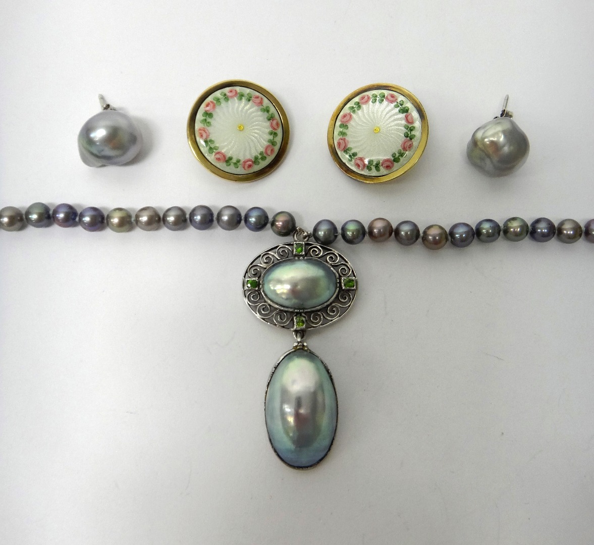 Appraisal: A German single row necklace of grey tinted cultured pearls