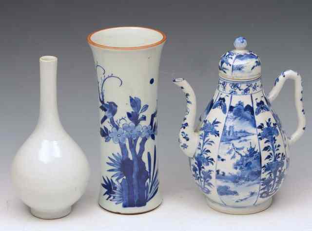 Appraisal: A CHINESE BLUE AND WHITE CYLINDRICAL VASE a Chinese blue