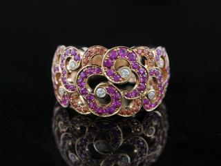 Appraisal: k yellow gold ring open floral design setting with small