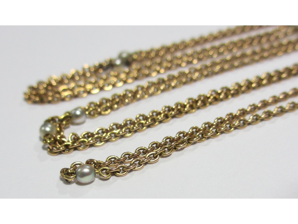 Appraisal: A Victorian ct gold opera chain set at intervals with