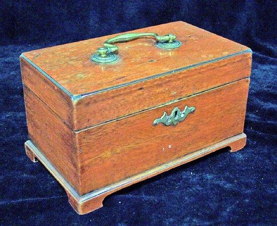 Appraisal: A mahogany tea caddy with brass handle and mounts on