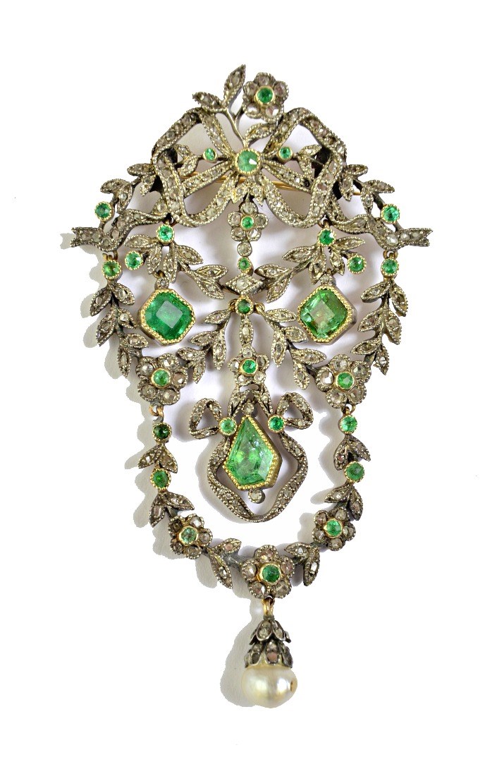 Appraisal: A foil backed emerald and rose diamond set brooch with