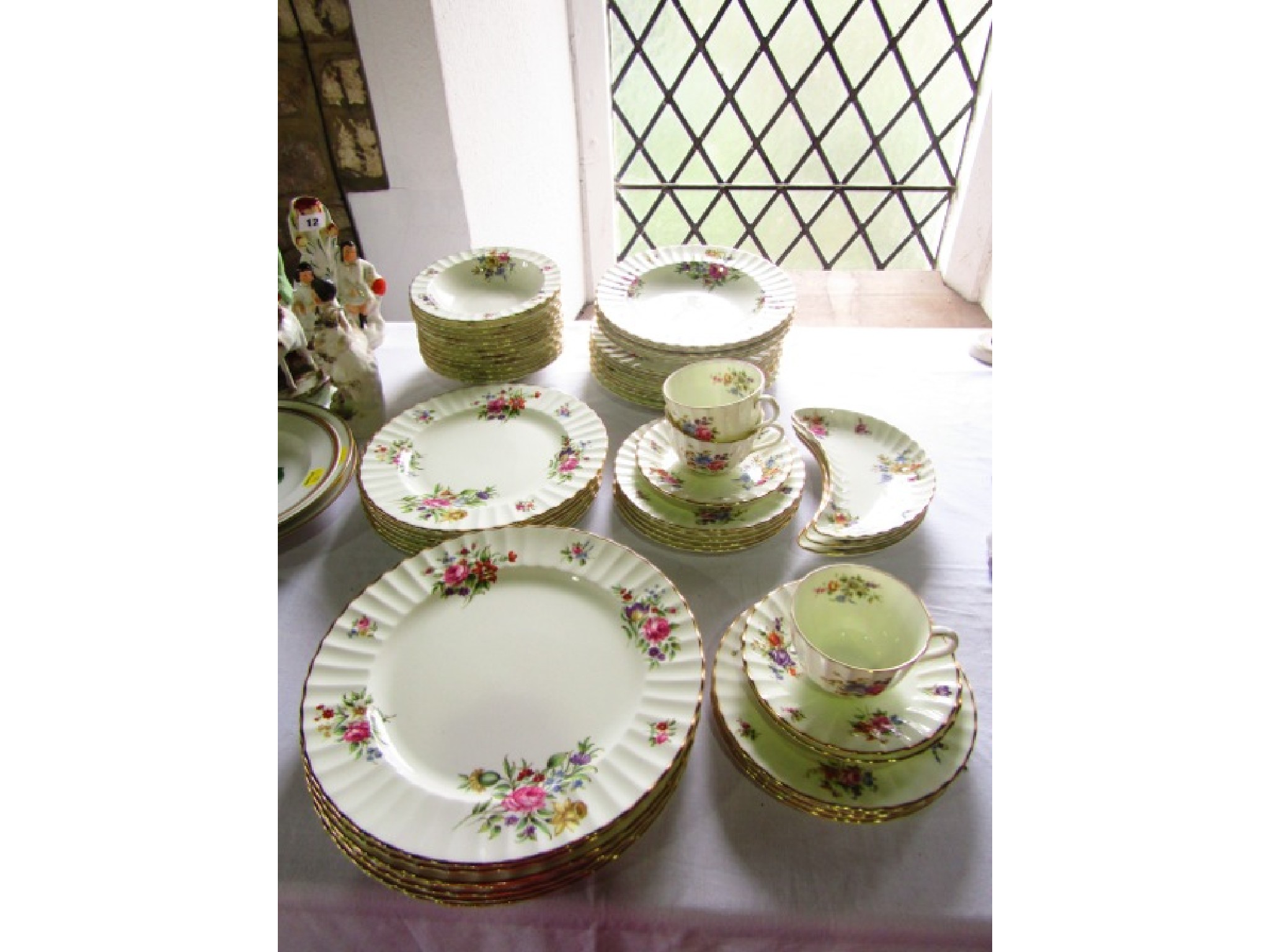 Appraisal: A quantity of Royal Worcester Roanoke pattern dinner and tea