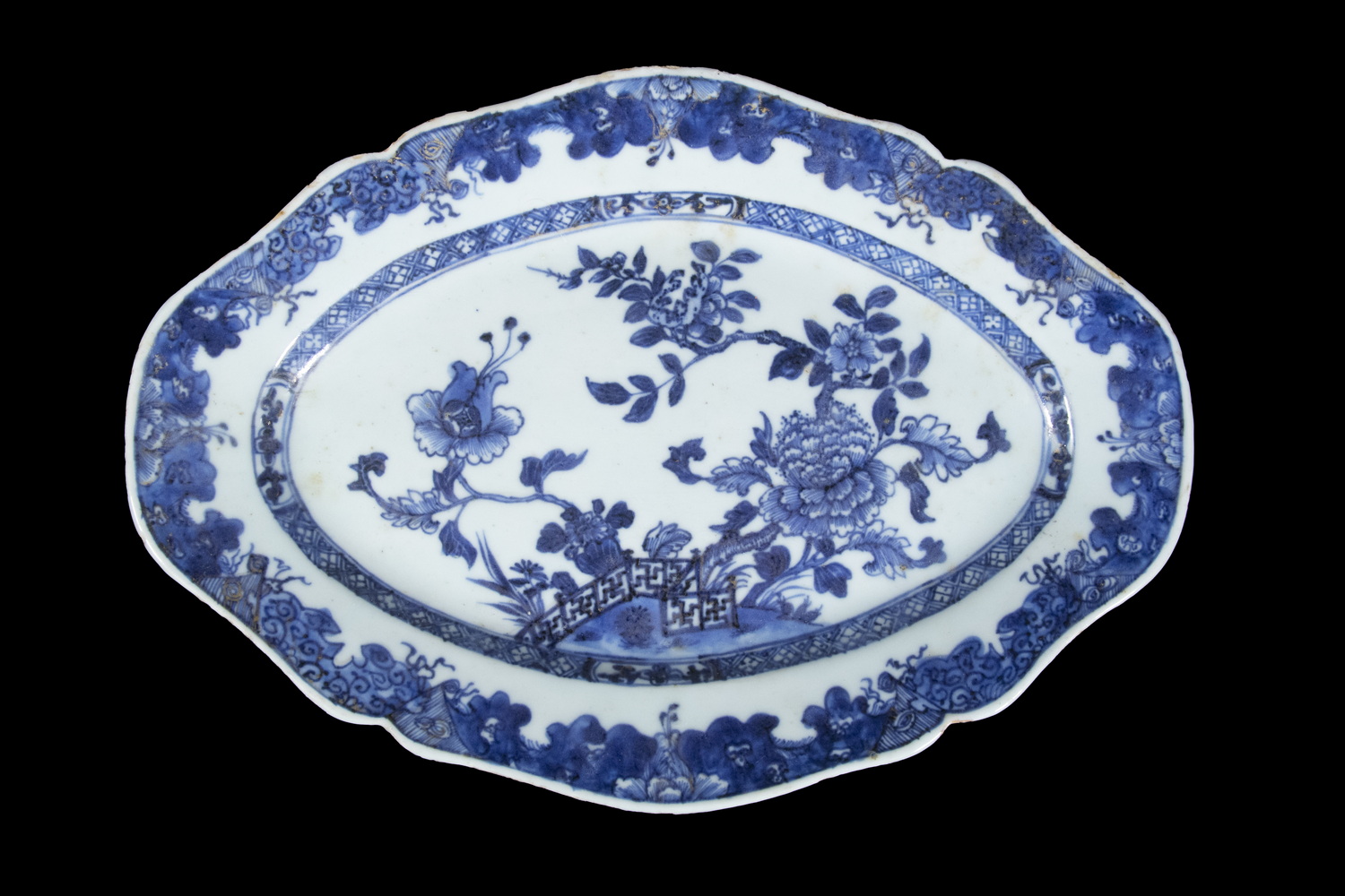 Appraisal: CHINESE EXPORT PORCELAIN OVAL PLATE Late th - Early th