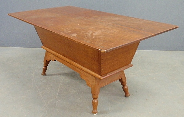 Appraisal: - Large pine dough box c h x w x