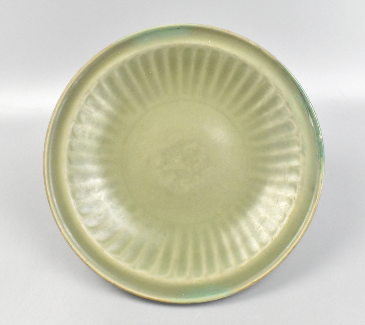 Appraisal: A Chinese celadon glazed longquan plate dating from the Ming