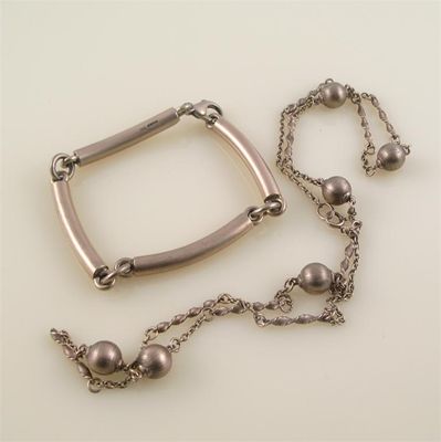 Appraisal: A ct gold twisted link and ball design necklace cm