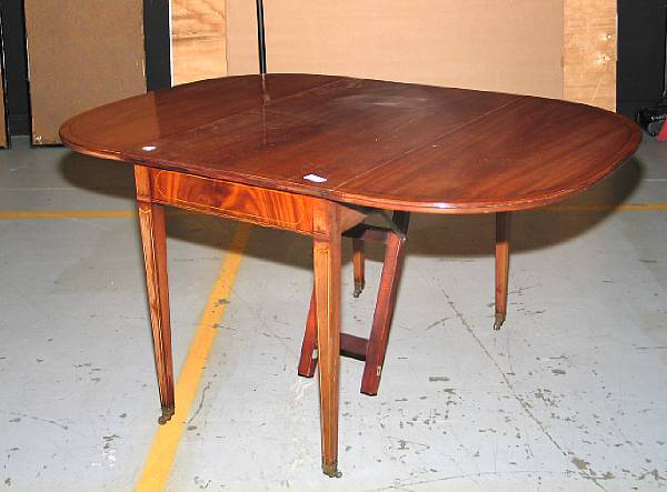 Appraisal: A Federal style inlaid mahogany dining table with two leaves