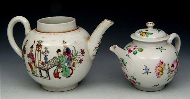 Appraisal: AN TH CENTURY WORCESTER PORCELAIN TEAPOT with oriental figure decoration