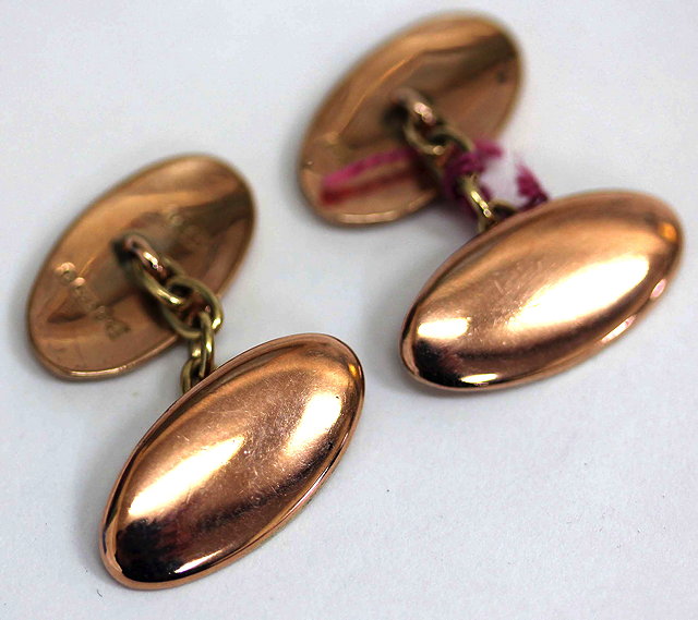 Appraisal: A PAIR OF CARAT GOLD OVAL CUFFLINKS