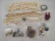 Appraisal: A mixed lot of jewellery including a yellow metal tests