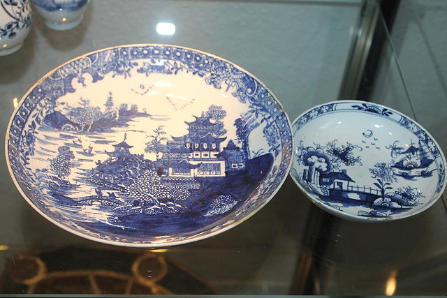 Appraisal: A LOWESTOFT PRINTED LANDSCAPE SAUCER DISH circa -