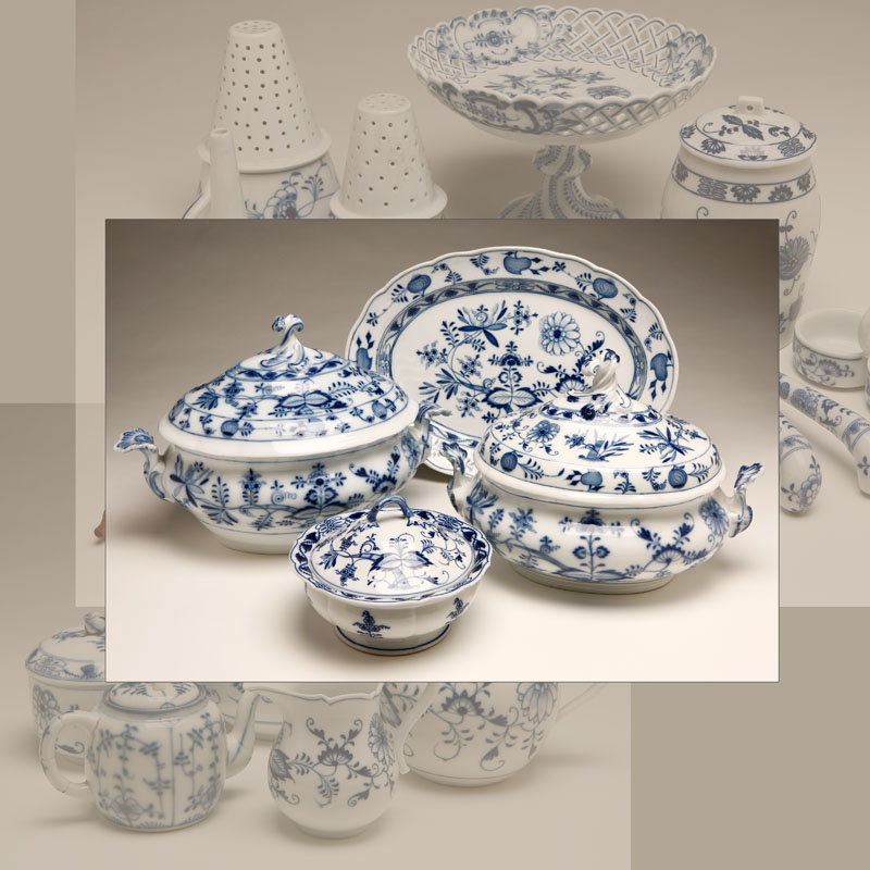 Appraisal: A Meissen porcelain 'Blue Onion' dinner service A Meissen porcelain