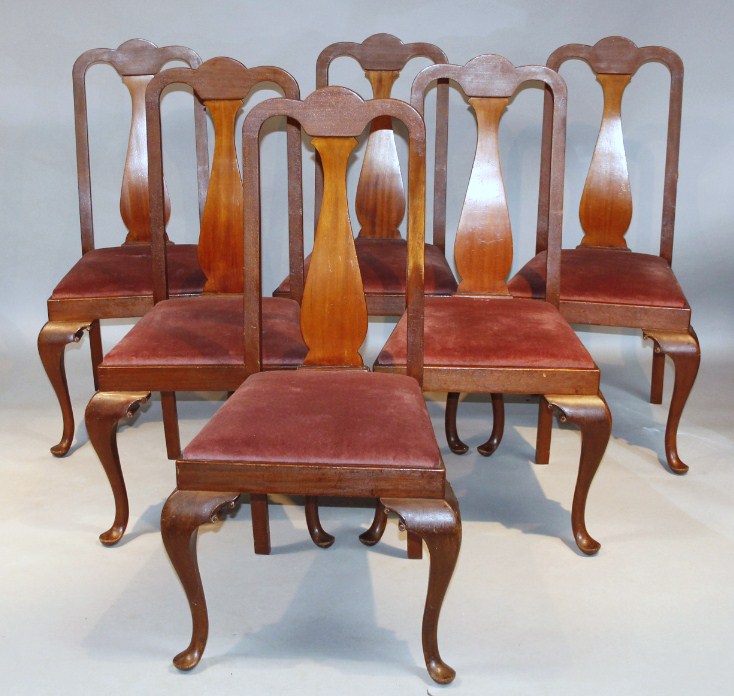 Appraisal: A set of six Queen Anne style mahogany dining chairs