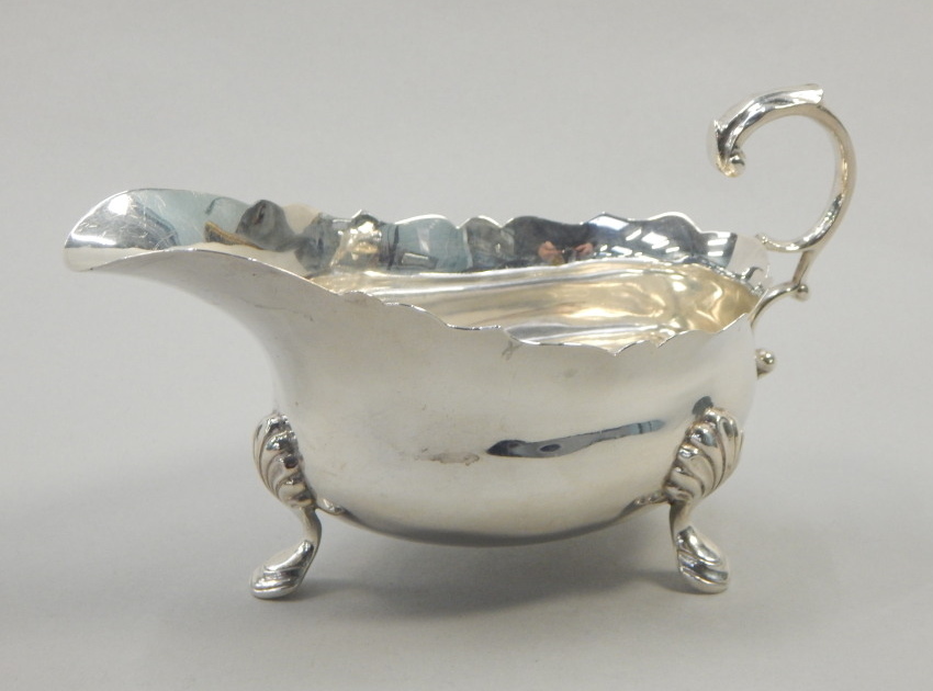 Appraisal: A George VI silver sauce boat with a shaped edge