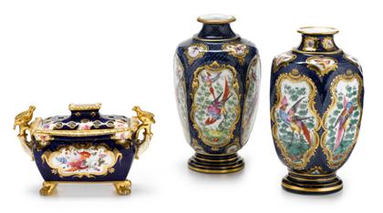 Appraisal: Pair of Samson porcelain hexagonal vases th century In the