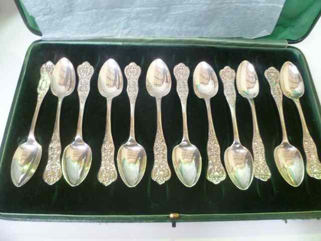 Appraisal: A SET OF TWELVE SILVER TEA SPOONS with relief finials