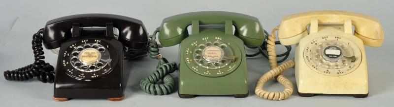 Appraisal: Lot of Western Electric Cradle Telephones First is a green