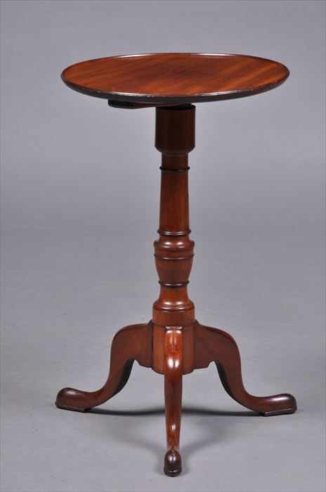 Appraisal: FEDERAL-STYLE MAHOGANY TRIPOD CANDLESTAND The circular dished top on column