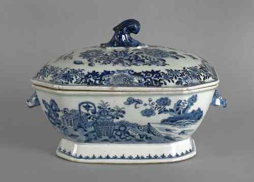 Appraisal: Chinese export porcelain blue and white tureen early th c