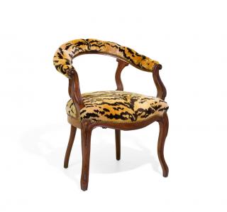 Appraisal: AN OPEN-BACK OCCASIONAL ARMCHAIR th century The open horseshoe back