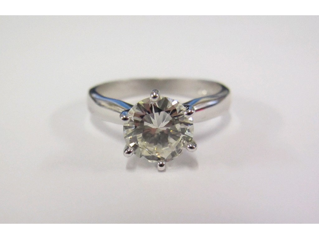 Appraisal: Eighteen carat white gold diamond solitaire ring with round brilliant