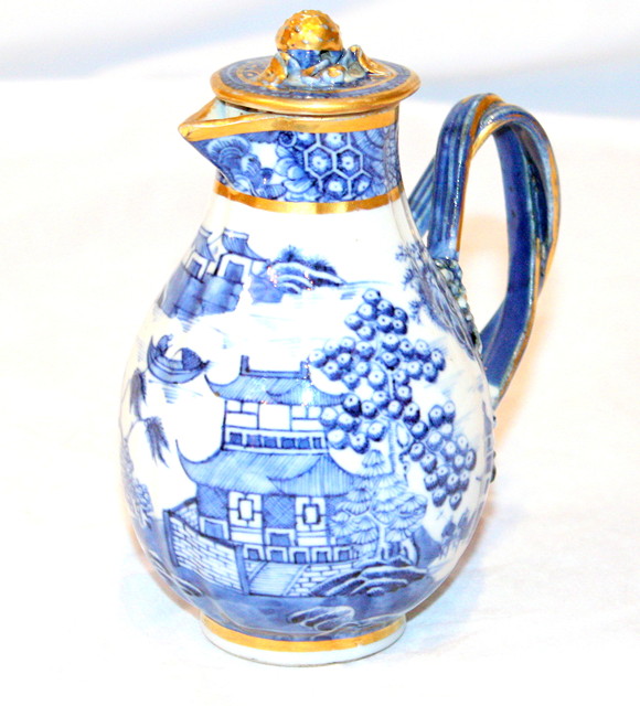 Appraisal: AN TH CENTURY CHINESE BLUE AND WHITE PORCELAIN JUG with