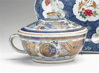 Appraisal: Chinese export chamberpot and cover early th century Of typical