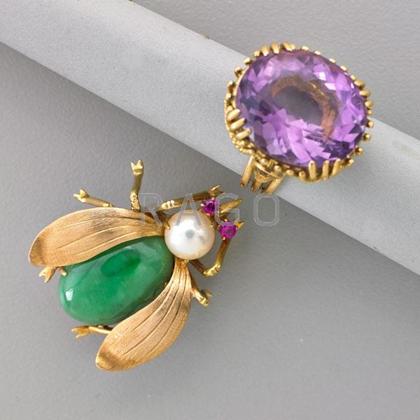 Appraisal: K YELLOW GOLD BEE BROOCH AND AMETHYST RING Condition Report