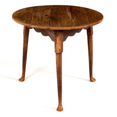 Appraisal: An oak cricket table raised on plain round legs with