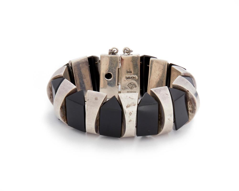 Appraisal: An Antonio Pineda silver and onyx bracelet Post- Taxco Mexico