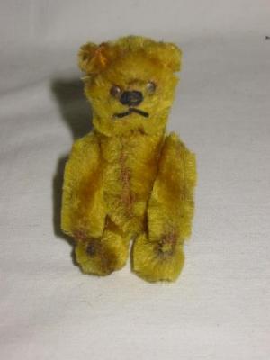 Appraisal: A pre-war Schuco miniature teddy bear with bead eyes and