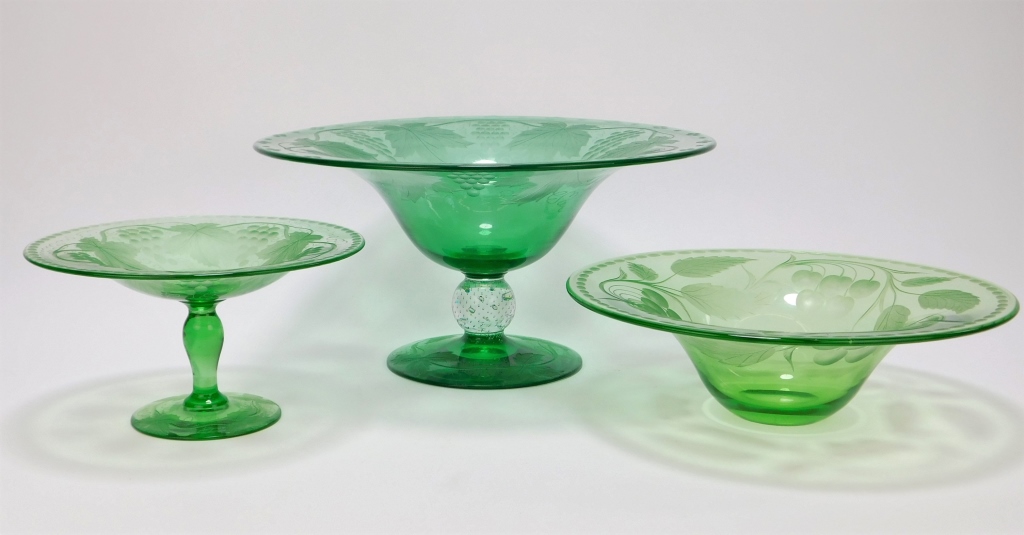 Appraisal: PC PAIRPOINT GREEN GLASS CENTER BOWLS Massachusetts Early th CenturyIncludes