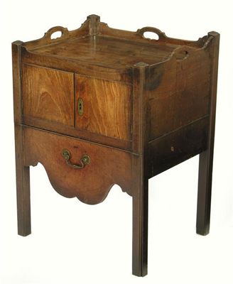 Appraisal: A George III mahogany 'tray top' bedside commode with pierced