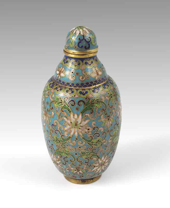 Appraisal: MINIATURE CLOISONNE SNUFF BOTTLE Bulbous body with lid and attached