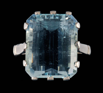 Appraisal: Aquamarine ring rectangular-cut aquamarine