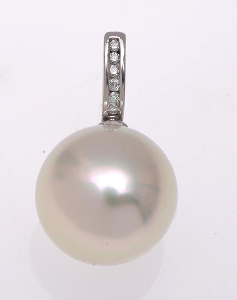 Appraisal: A PEARL AND DIAMOND ENHANCER PENDANT IN CT WHITE GOLD