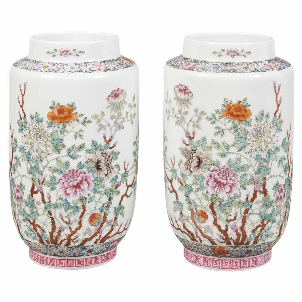 Appraisal: Pair of Chinese Famille Rose Glazed Porcelain Vases Qing Dynasty