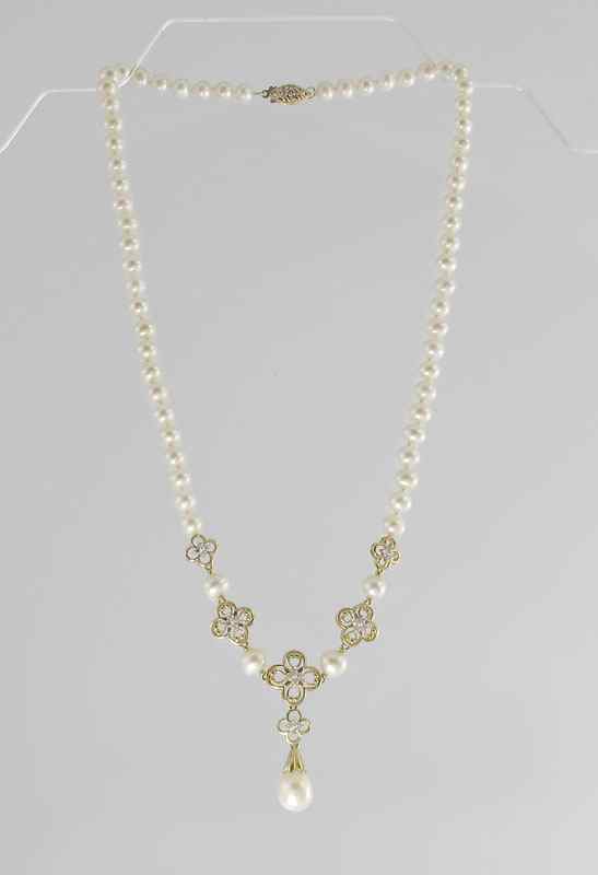 Appraisal: CULTURED PEARL DIAMOND NECKLACE K yellow gold necklace with mm