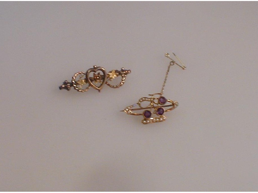 Appraisal: A Victorian ct gold amethyst and seed pearl brooch and