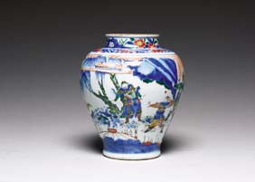 Appraisal: TH CENTURY WUCAI PORCELAIN JAR Very elaborately painted and finely