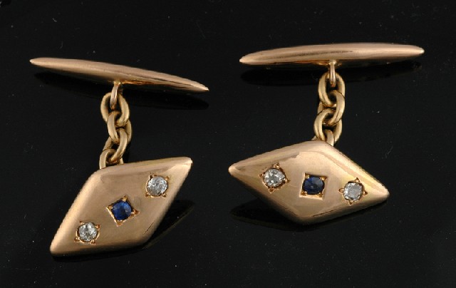 Appraisal: A PAIR OF CUFFLINKS The ct gold diamond shaped cufflinks