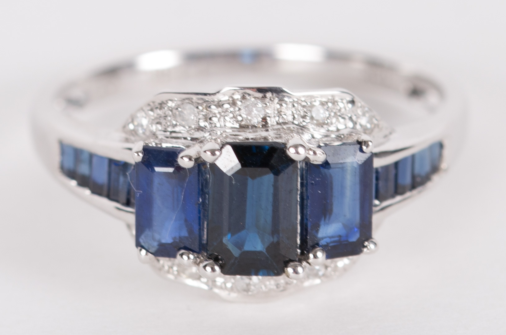 Appraisal: A Blue Sapphire Ring set in K white gold with