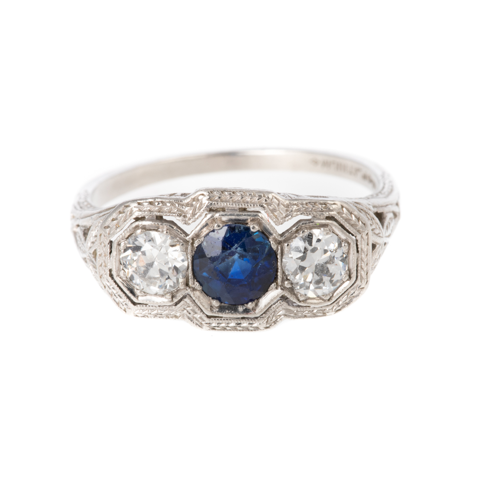 Appraisal: AN ART DECO DIAMOND SAPPHIRE RING IN PLATINUM c Platinum