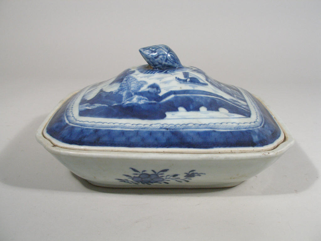 Appraisal: Chinese Export Porcelain Covered Dish Blue Canton th c a