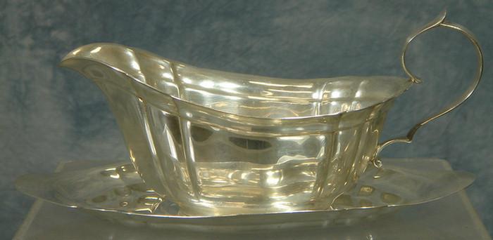 Appraisal: Reed Barton Dublin sterling silver gray boat and undertray no