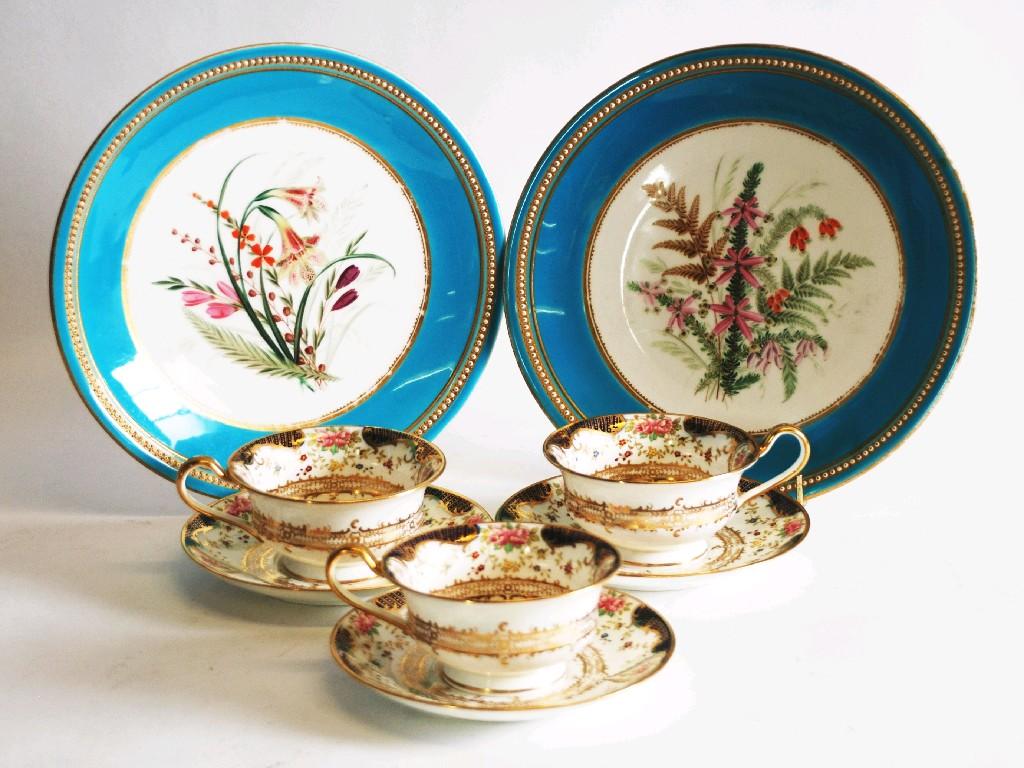 Appraisal: PAIR OF NINETEENTH CENTURY HAND PAINTED ROYAL WORCESTER DESSERT PLATES