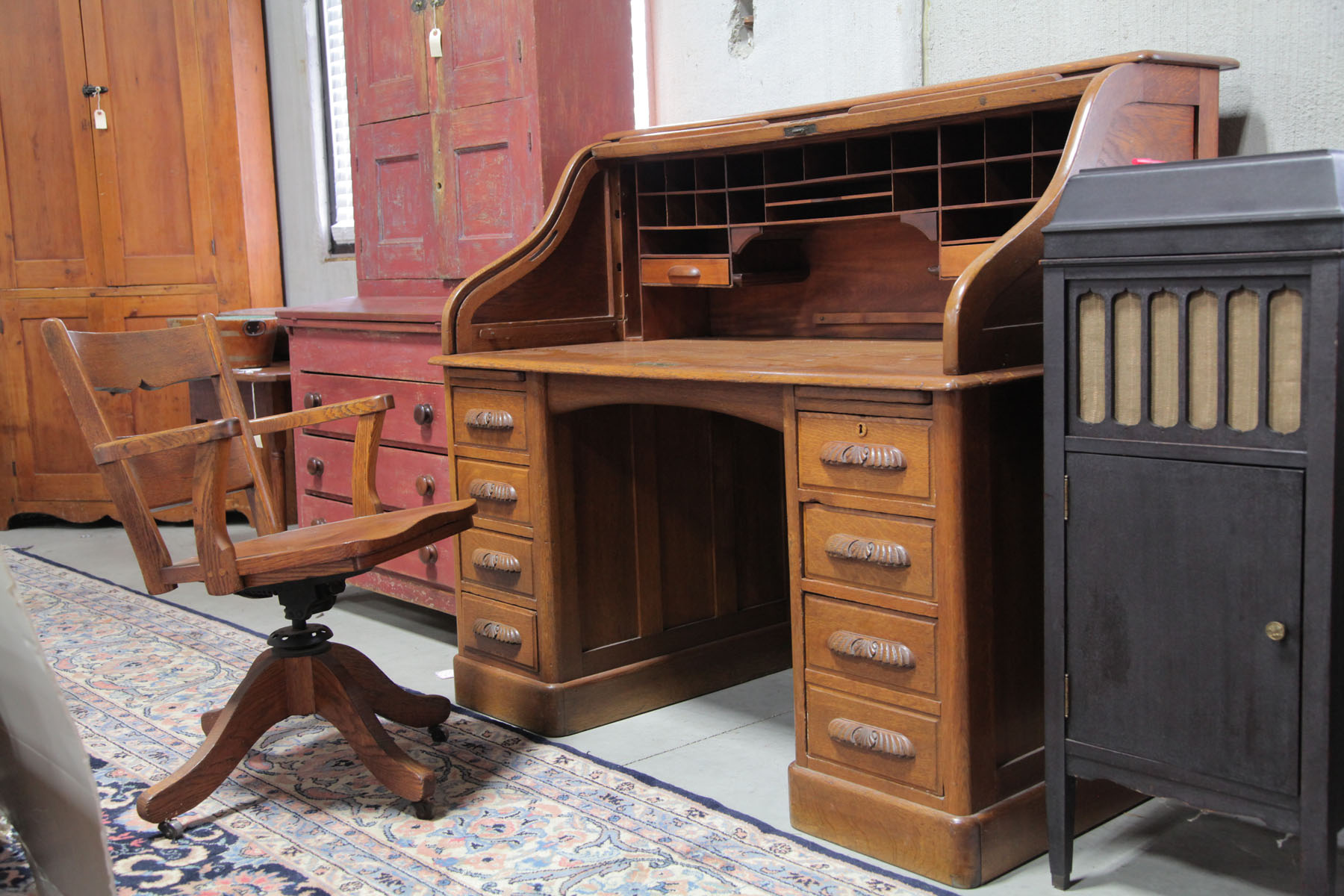 Appraisal: ROLL TOP DESK AND CHAIR American early th century Oak