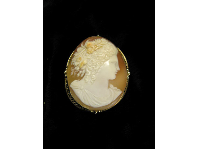 Appraisal: k Gold Cameo Brooch carved shell portrait of a classical